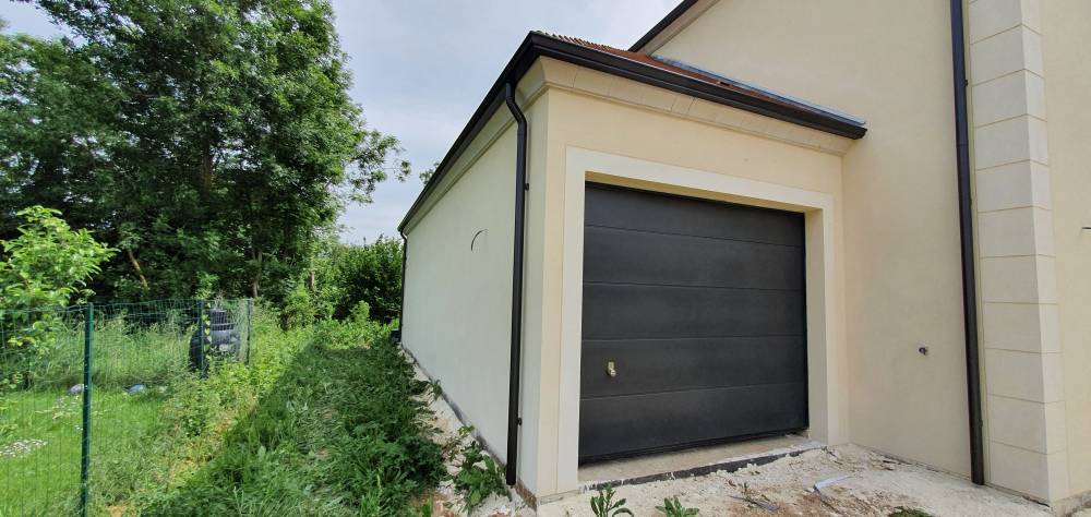 Descente d'eau pluviale (1)